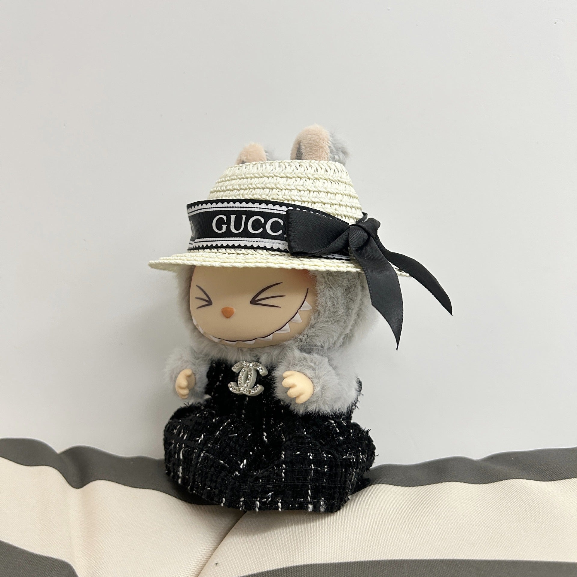 Black Gucci-style Labubu doll outfit and hat set for 17cm dolls