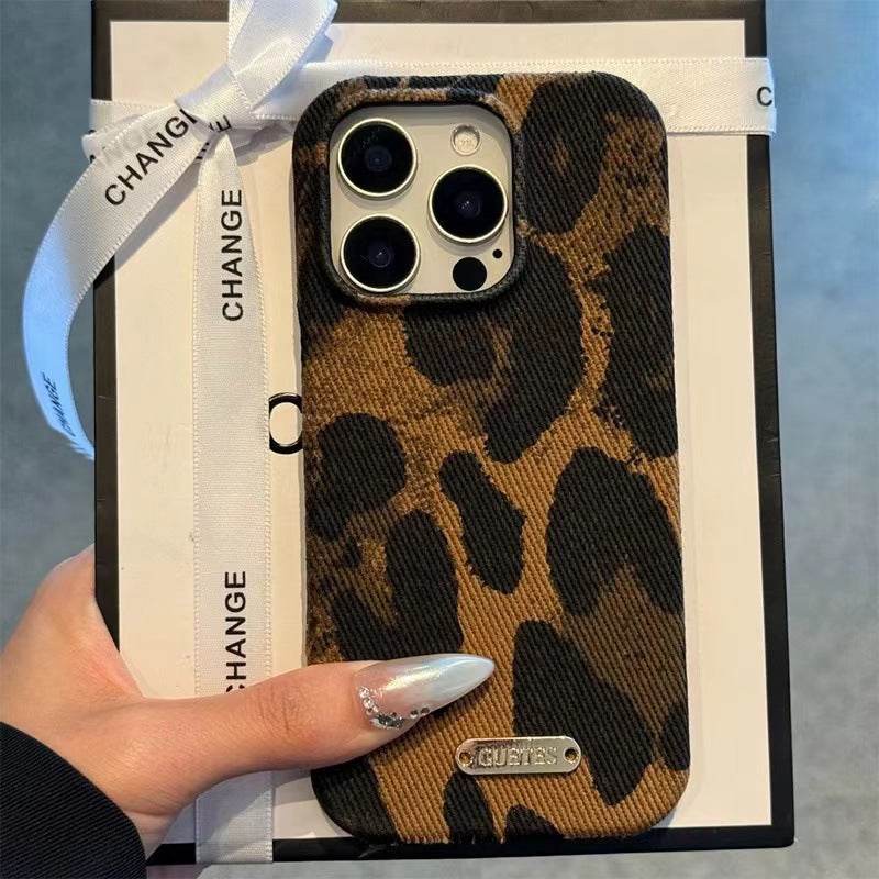 Trendy Cheetah Print Phone Case with Silver Label - Stylish & Protective Cover for iPhone 14 Plus LP21 - yTagCase