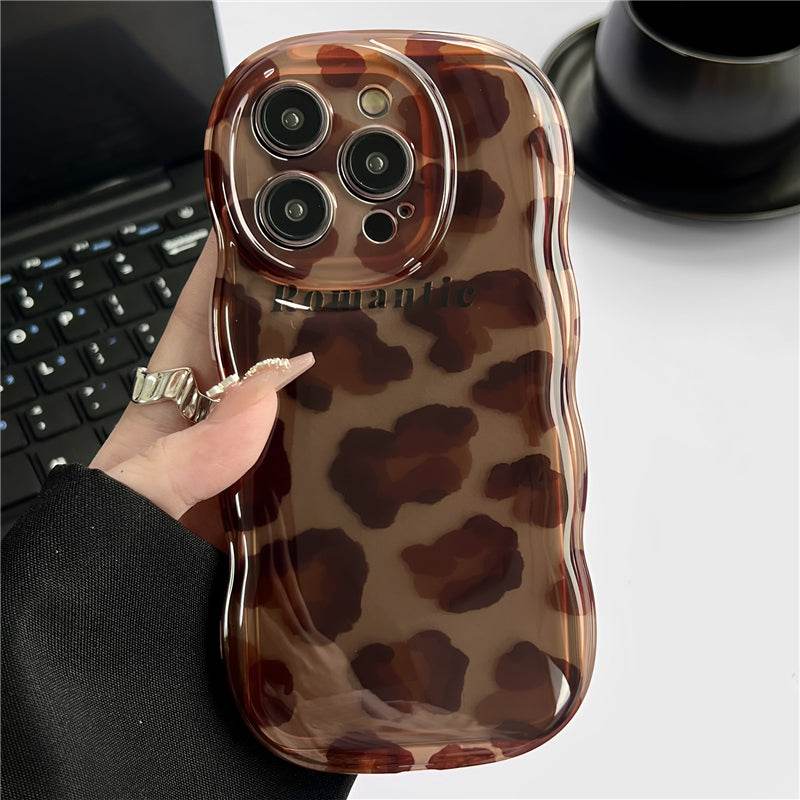 Trendy Cheetah Print Leather Phone Case with Wrist Strap - Stylish Animal Texture Design for iPhone 14 Plus LP09 - yTagCase